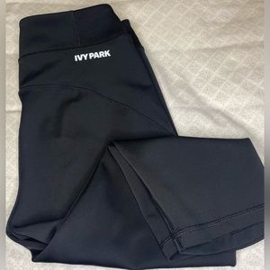 Beyonce Ivy Park Mid Rise Capri Leggings in Black Size M